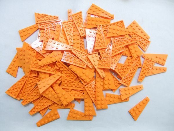 E13-2　未使用　LEGOバラパーツ　オレンジ　54383　ウェッジプレート 3 x 6 右　約100個セット_画像1