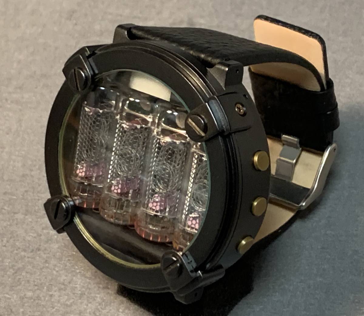 即決 ニキシー管 腕時計 IN-16 × 4管 メタリックブラック 時刻 日付 電池残量 温度 レザー 未使用 新品 ロシア 海外限定 日本未発売
