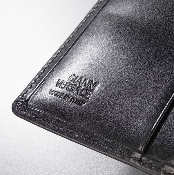 無料発送 ジャンニ ヴェルサーチ 折財布 ブラック イタリア製 tdh