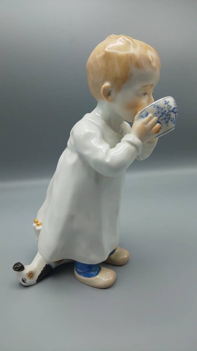 マイセン Meissen フィギュリン ヘンチェル人形 ブルーオニオンのカップでミルクを飲む子ども オリジナルBOX付 完品 本物保証_画像10