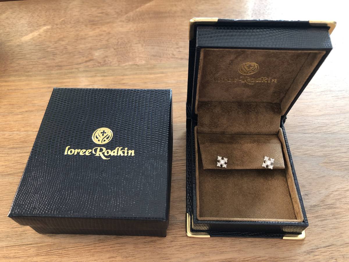  beautiful goods Loree Rodkin Cross diamond earrings 18K white gold both ear 2 piece set cross motif 