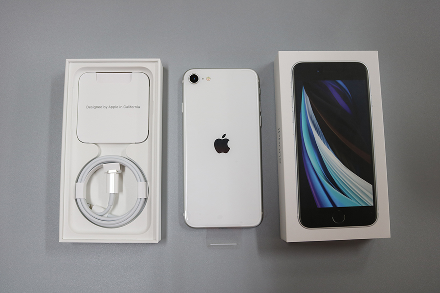 ○1円~○新品・未使用○iPhone SE(第二世代)64GB○ホワイト○ドコモ