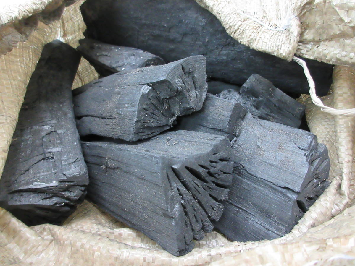 M【1-24】□25 未使用長期保管品 岩手木炭 楢 なら 約15kg / アウトドア キャンプ バーベキュー_画像2