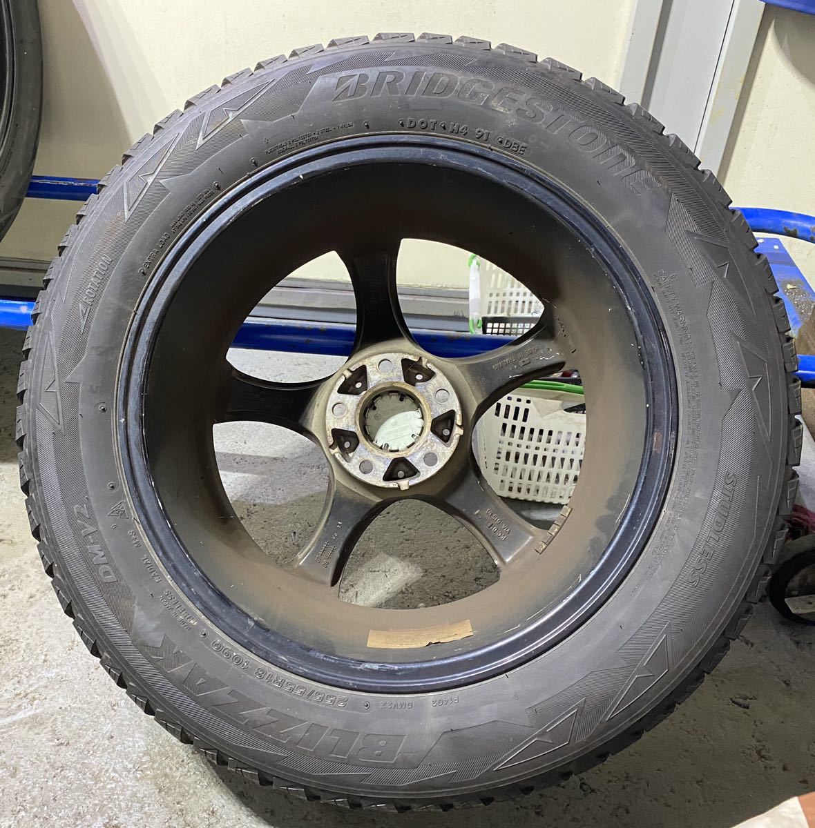 送料無料　255/55R18 109Q（ブリヂストン）BLIZZAK DM-V2 BMW純正アルミホイール付き　PCD120 8.5J×18 ET46 ハブ径約73 5穴　4本　C.156_画像3