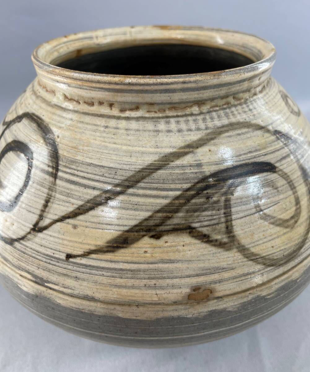 嘉宝】時代 李朝 辰砂 鉄絵 絵刷毛目草文壷 水指 鶏龍山粉青沙器△骨董