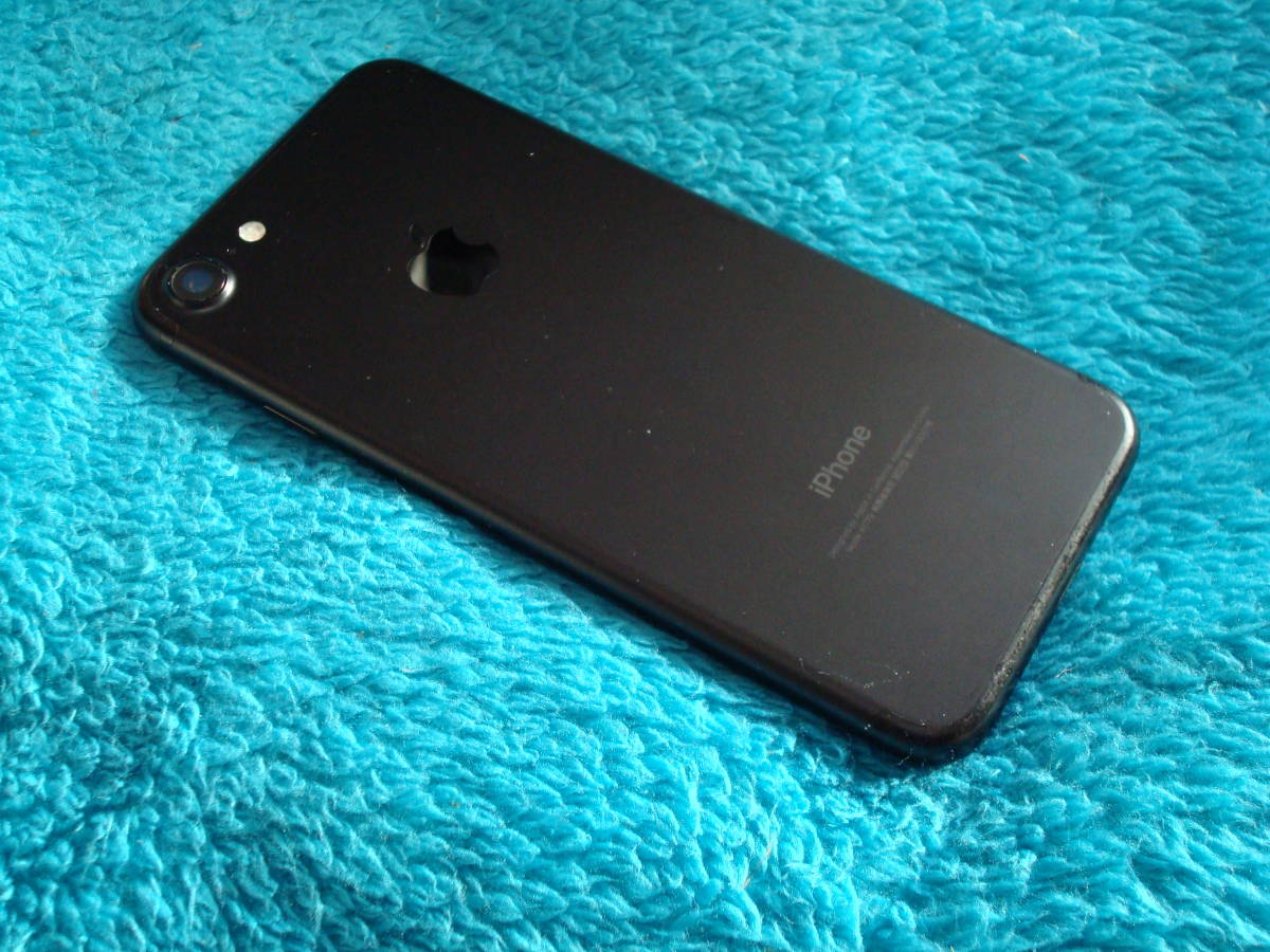 iPhone 7 128GB simfree A1779 iOS15.2 バッテリ最大容量80％ 送料無料_画像9
