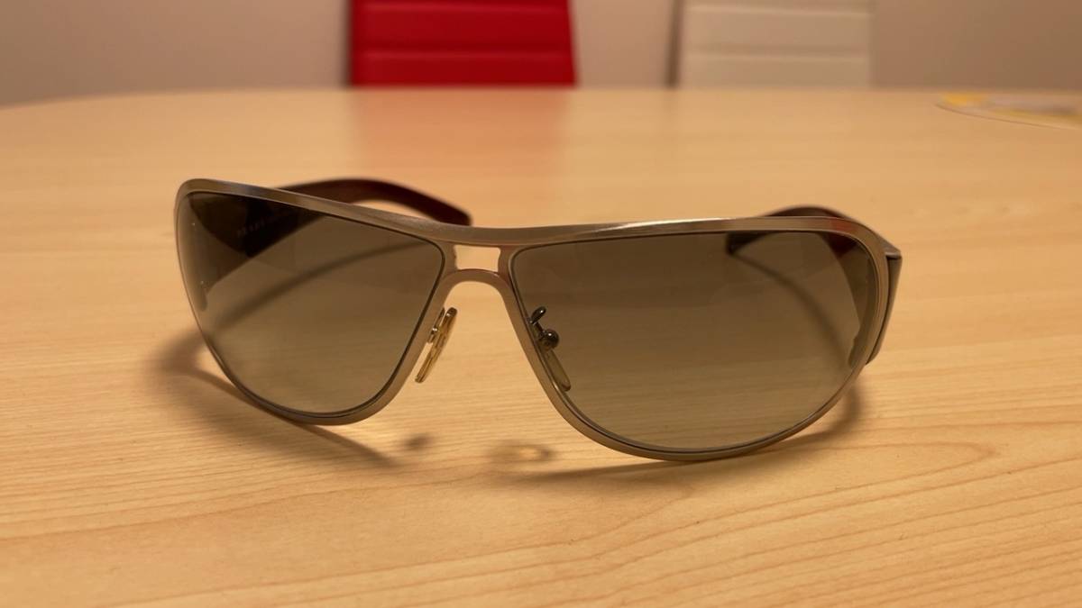 PRADA プラダ サングラス SPR56G フレーム:シルバー/レンズ:グレーグラデーション/テンプル:濃ワインレッド 中古美品!_画像1