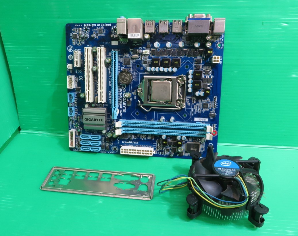 PC-1560# free shipping!GIGABYTE GA-H55M-S2V motherboard CPU+ fan +I/O panel 