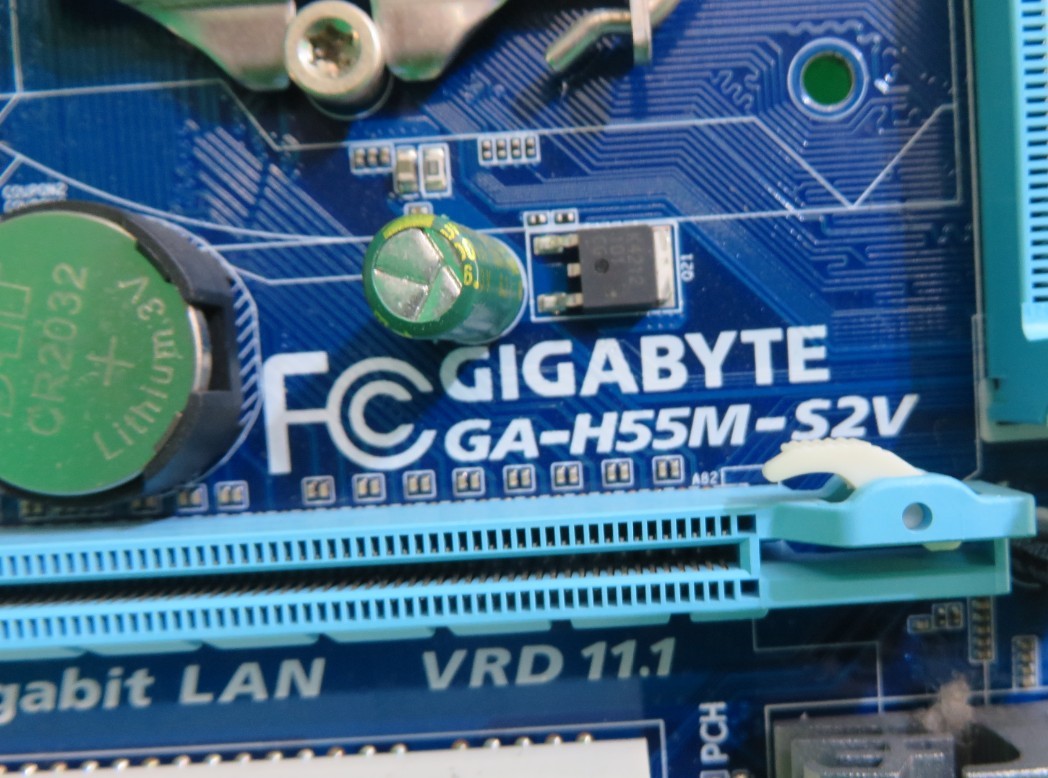 PC-1564■送料無料！GIGABYTE GA-H55M-S2V マザーボード　CPU+ファン+I/Oパネル_画像4
