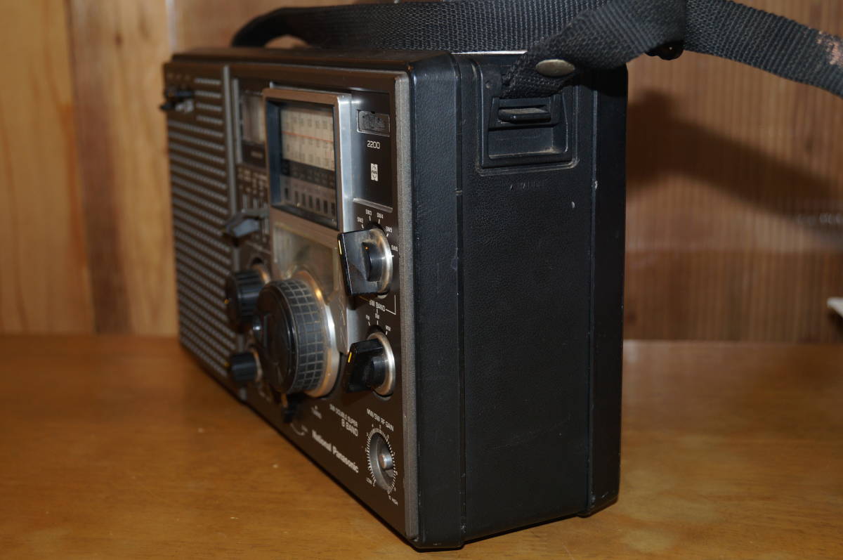 National Panasonic COUGAR クーガ RF-2200　8バンドラジオ　ジャンク_画像5