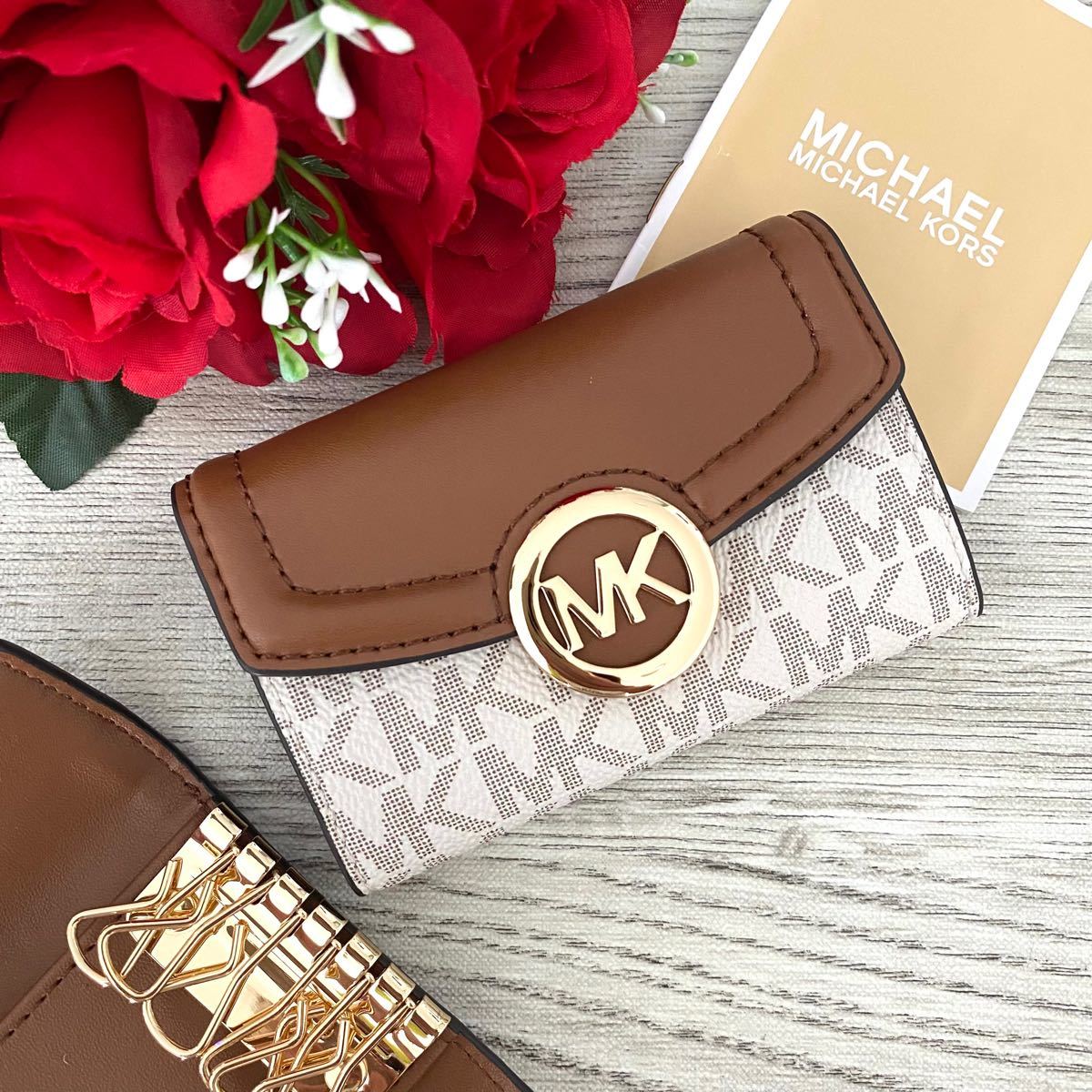 新品》MICHAEL KORS ホワイト シグネチャー レザー キーケース