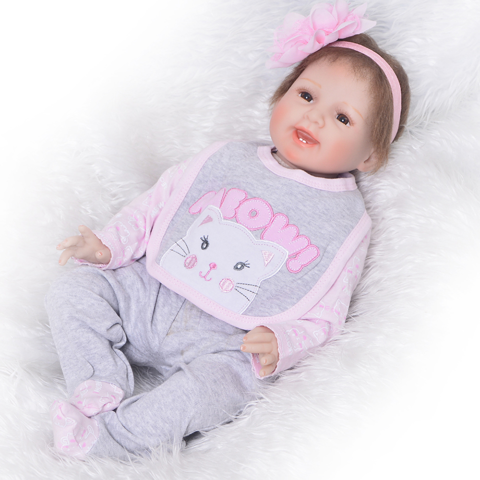 送料無料】リボーンドール リアル赤ちゃん人形 かわいいベビー人形 衣装と哺乳瓶・おしゃぶり付き 目の色選択OK 女の子 猫のお洋服 