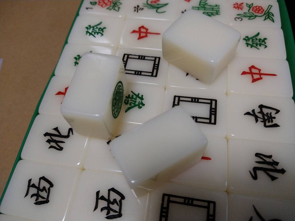  antique goods large mah-jong . unusual white color 3.3cm. big size 