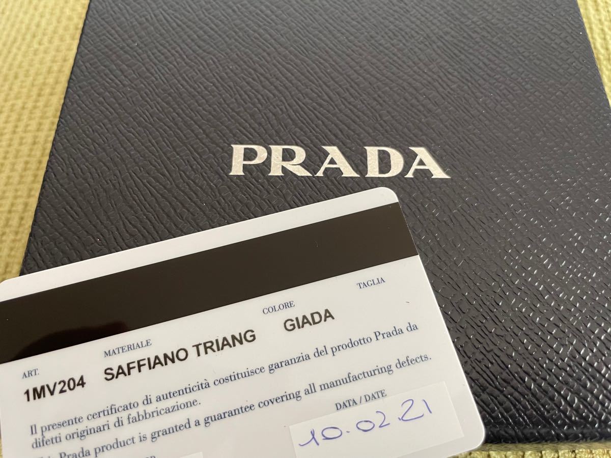 未使用】【超美品】PRADA 二つ折り財布 cnema.fr
