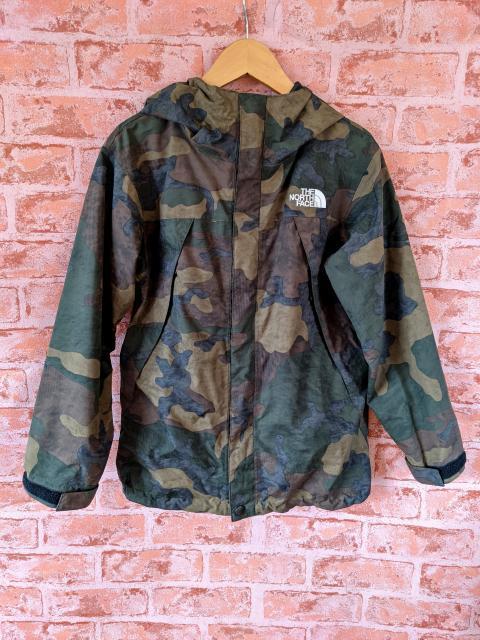 The North Face ジャケット 男の子 子供服ザノースフェイス 140cm カーキ マウンテンパーカー 秋冬 フード カモフラ 新作商品 The North Face ジャケット 男の子 子供服ザノースフェイス 140cm カーキ マウンテンパーカー 秋冬 フード カモフラ 新作商品