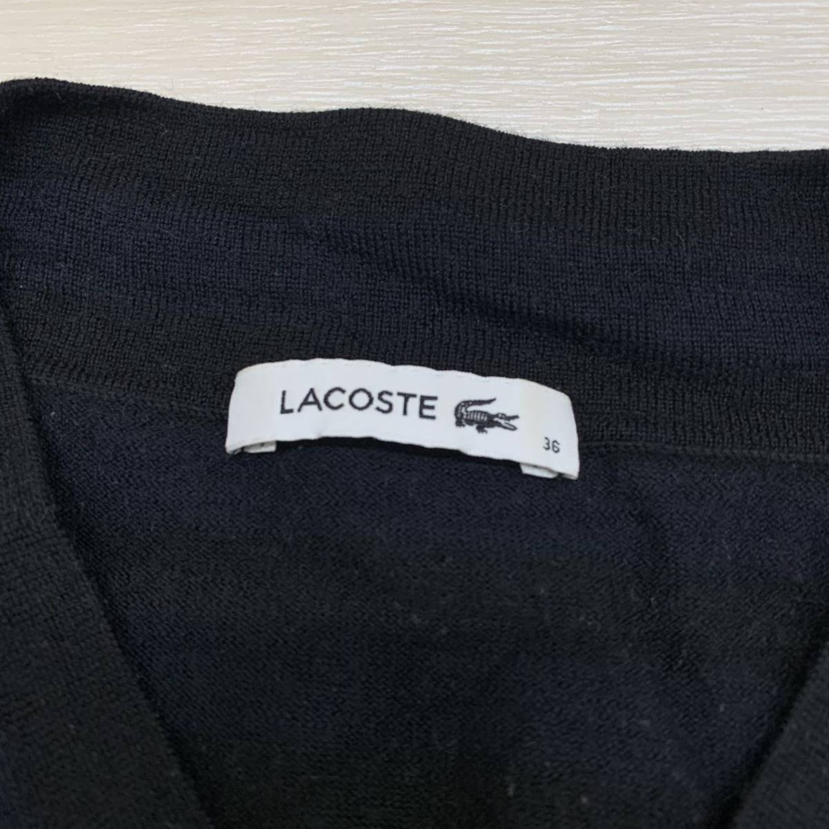 a206 人気 ♪ LACOSTE ラコステ Vネック ニット トップス プルオーバー 毛 100% 黒ワニ ネイビー × ブラック ボーダー レディース 36_画像6