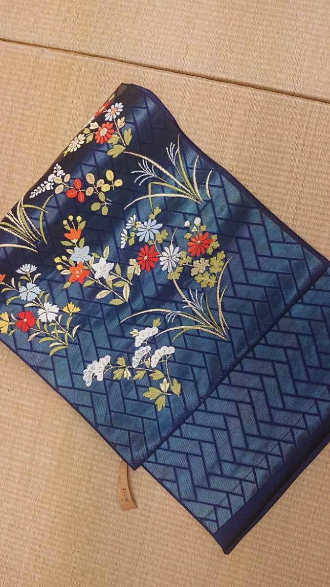 新品 名古屋帯  引き箔名古屋帯 紺色系 花唐草文様 未仕立て 未使用