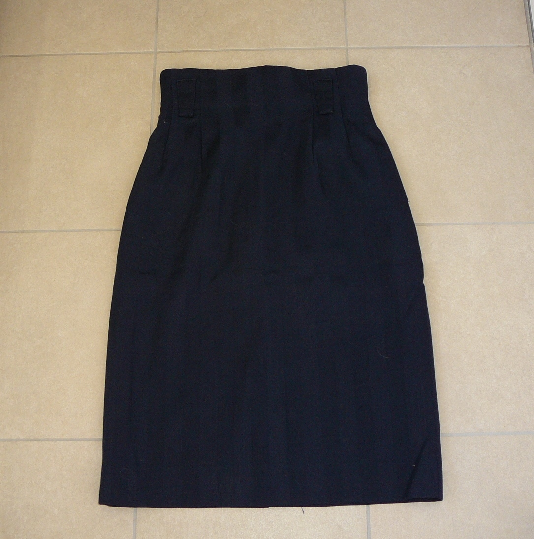 ★送料230円★　ウエスト約61㎝　タイトスカート　事務服　OL制服　コスプレ衣装　中古品_画像1