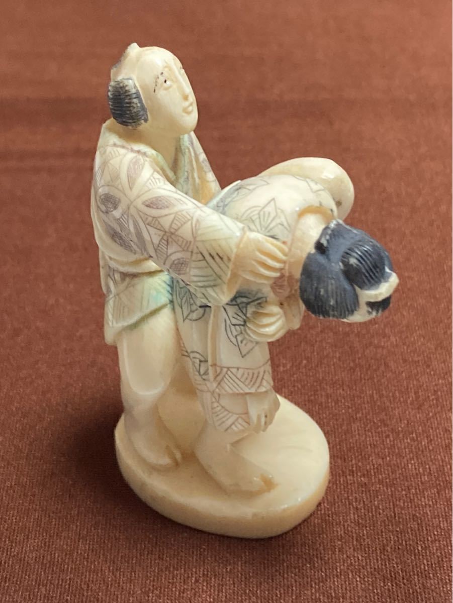 逸品 時代根付 子宝お守り　フィギュア　春画 着物 丁髷 男女　細密彫刻 精密彫刻 銘入り 『友耳？』珍品 作家物　在銘　b