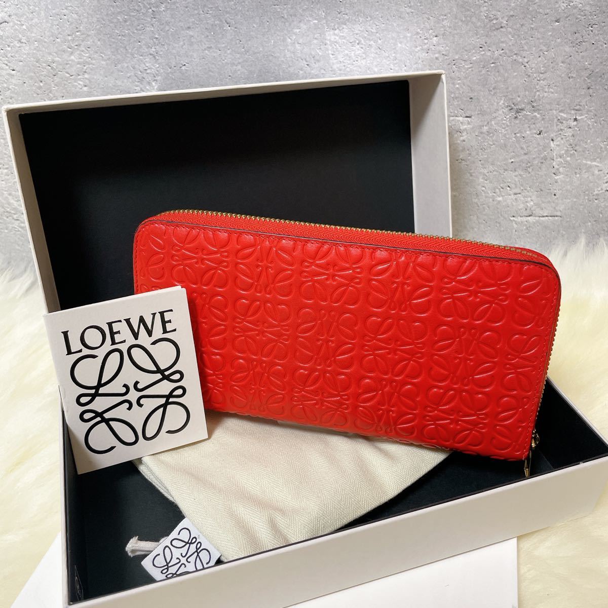 LOEWE ロエベ アナグラム リピート 長財布 財布 赤 ラウンドファスナー 極美品