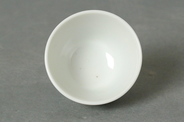 - south beautiful -[ close wistaria . three blue and white ceramics sake cup also box attaching ] calibre approximately 5.6cm human national treasure large sake cup sake cup and bottle 