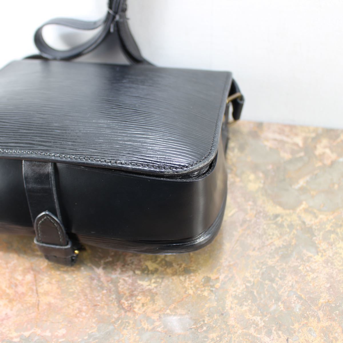 LOUIS VUITTON M52192 MI8909 LEATHER SHOULDER BAG MADE IN FRANCE/ルイヴィトンエピサンクルーレザーショルダーバッグ