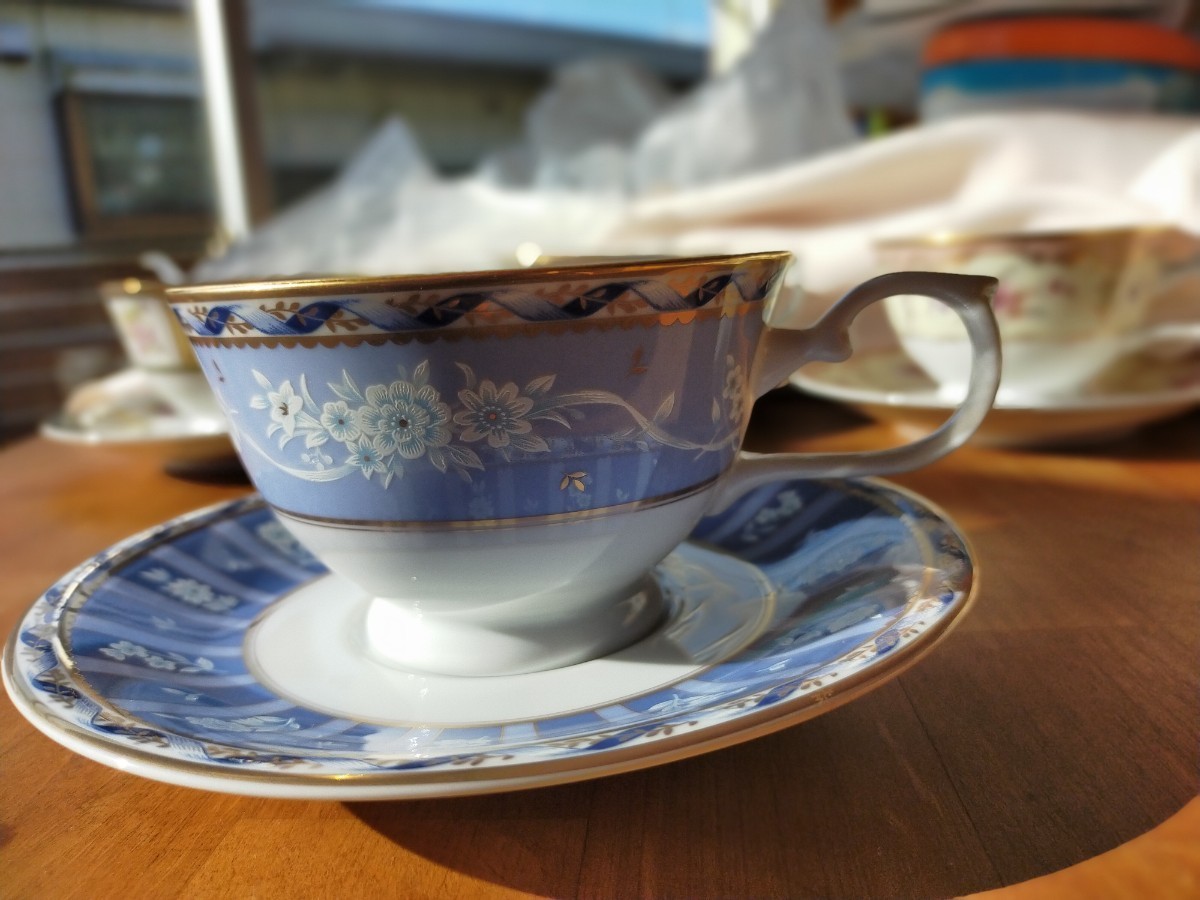ナルミ　NARUMI カップ&ソーサー　コーヒー　紅茶　セット　５客　新品　未使用　訳あり　オシャレ　花柄　キレイ　暖色系
