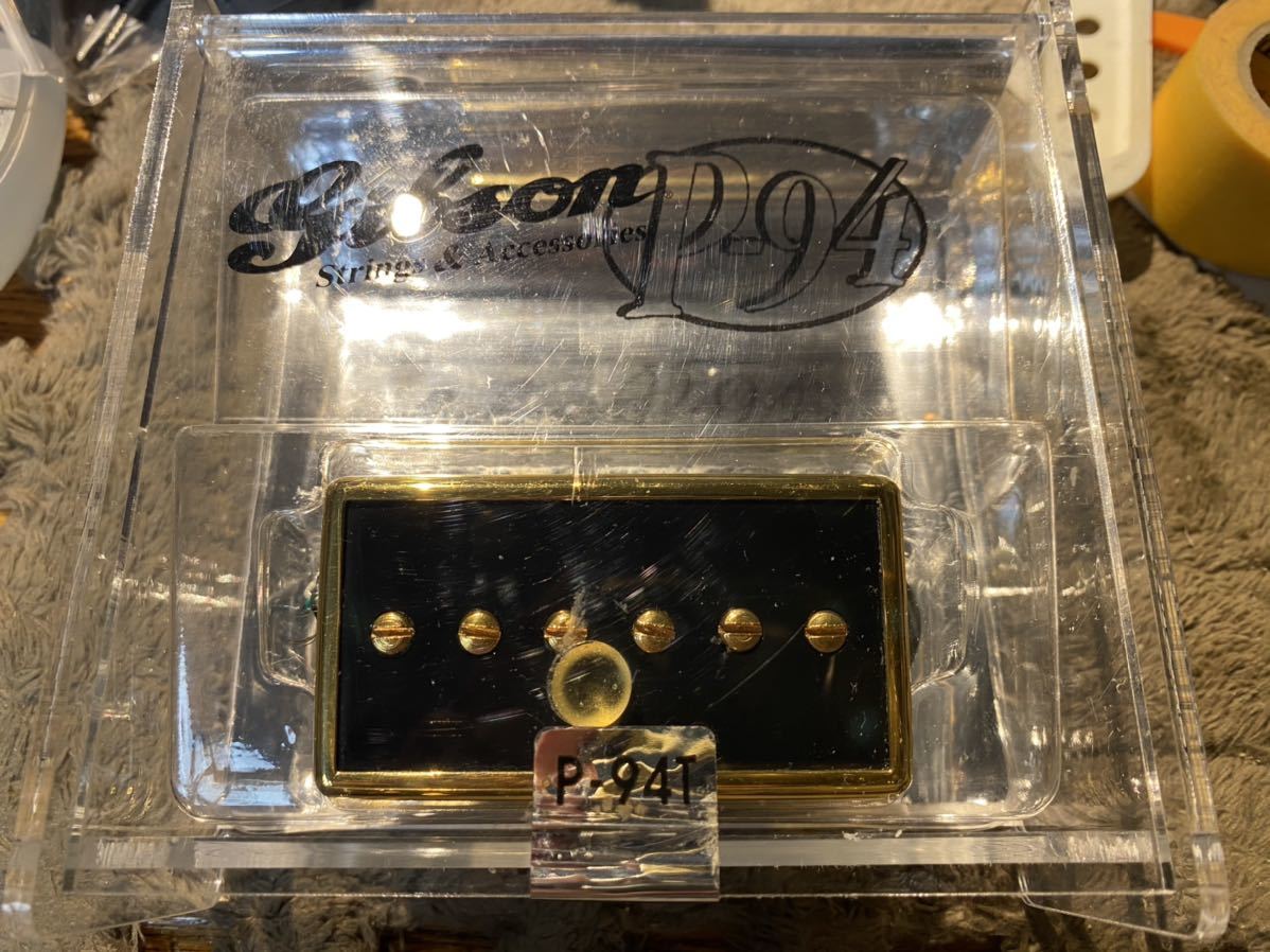 GIBSON P-94T Humbucker-Sized P-90 gold/black