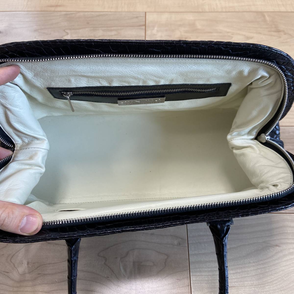 未使用】イタリア製クロコダイル革 ハンドバッグ CENTHO 未使用】イタリア製クロコダイル革 ハンドバッグ CENTHO