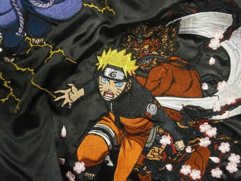 ナルト×朧(おぼろ) コラボ サテン スカジャン 華鳥風月 9001823 総刺繍『NARUTO/風神・サスケ/雷神』黒×シャンパンゴールド XXL 新品_画像3