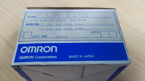 S828-4 OMRON E3JM-R4S4 未使用保管品_画像3