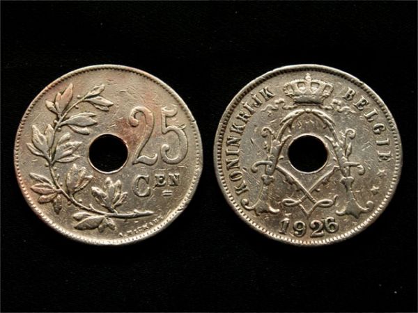 【ベルギー】 25サンチーム 1926年 白銅貨 Belgie 穴あき　アルベール1世のモノグラム_画像1