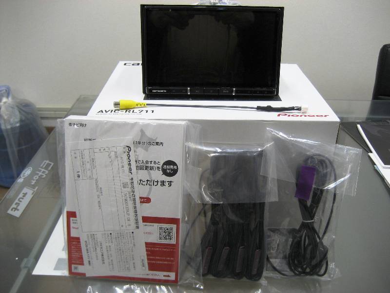 埼玉発 Pioneer carrozzeria 楽ナビ 8インチ AVIC-RL711 未使用品