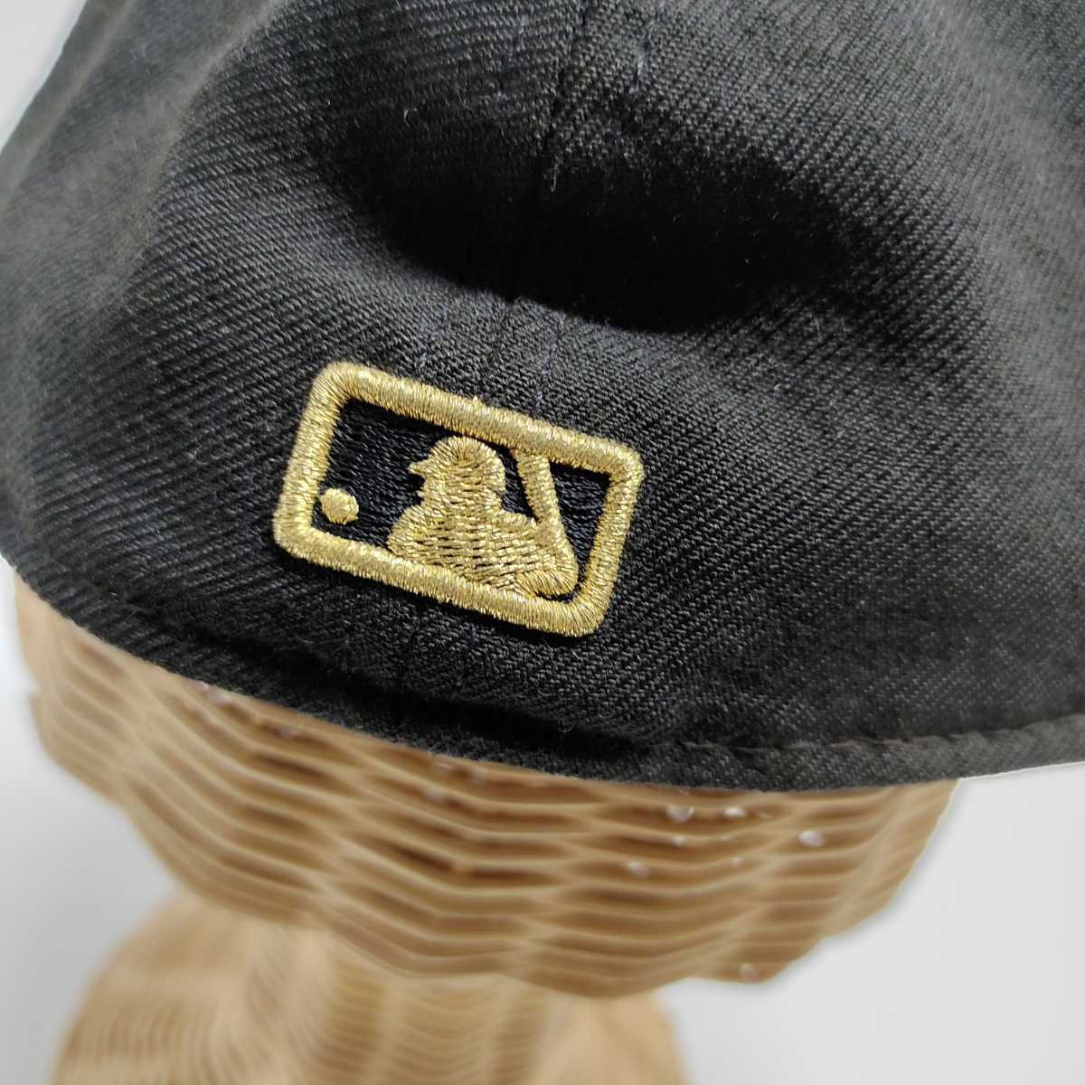 NEW ERA ニューエラ ニューヨークヤンキース USA製　肉厚刺繍ウールキャップ　帽子　ブラック　ゴールド　ウール100％　7 5/8 60.6cm_画像9