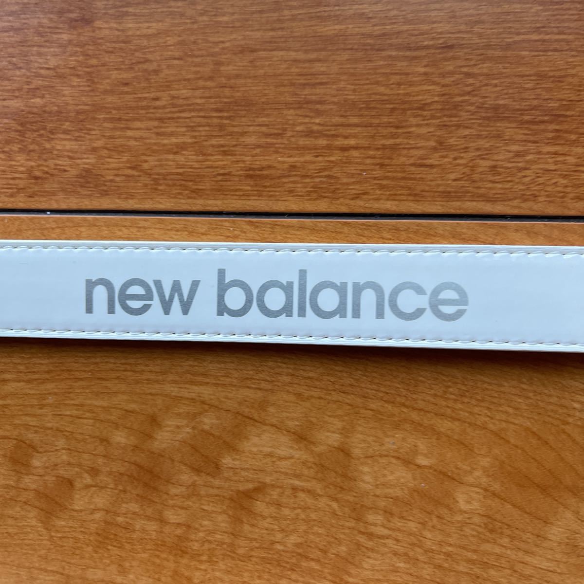 送料無料new balanceニューバランスゴルフwomen'sシンセティックレザーピンバックルベルト合成皮革エナメル質NB3連ロゴ(人気White)新品_画像4