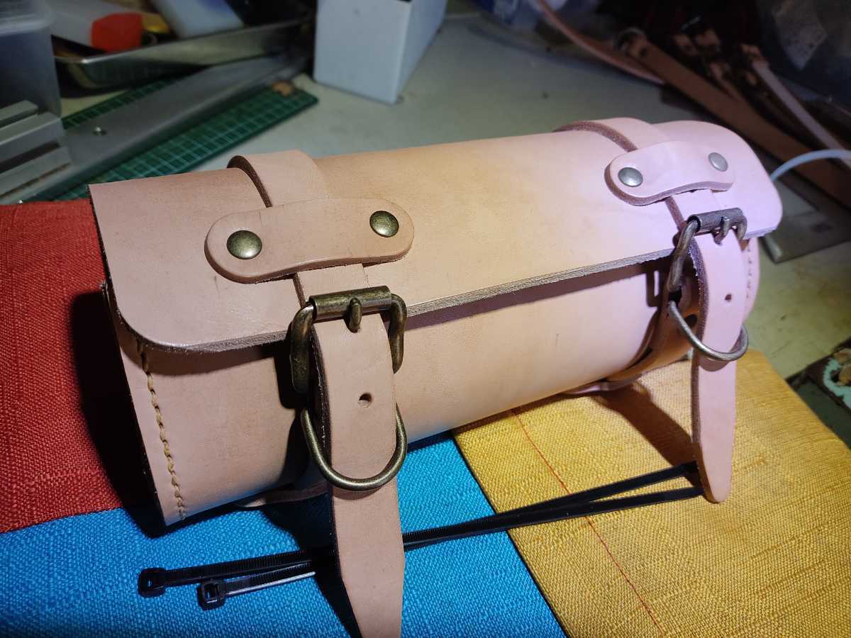 ツールバッグ　おまけ付き　牛革　ナチュラル　ｖ サドルバッグ、サイドバッグ