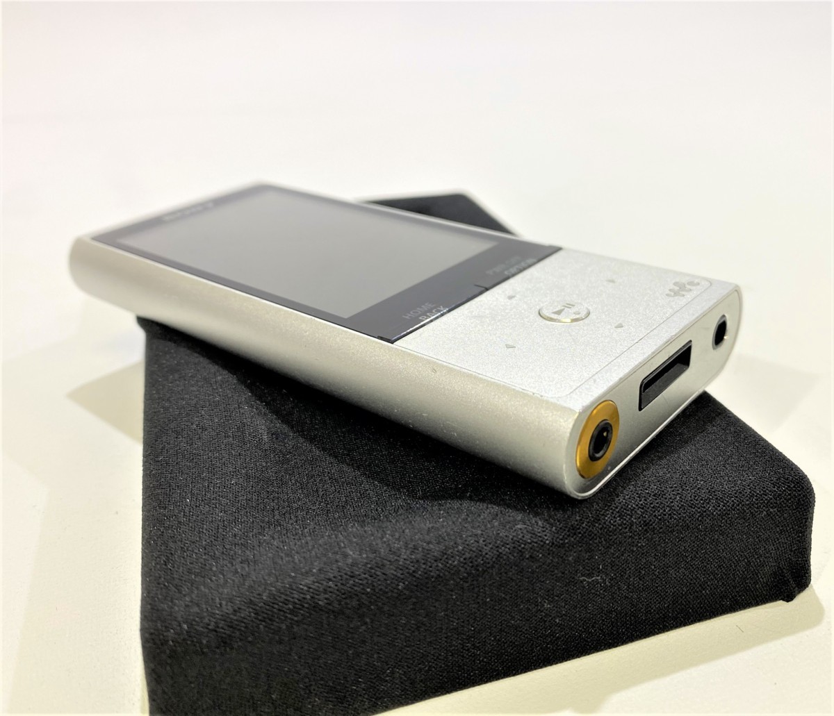 予約販売】本【予約販売】本SONY ウォークマン ZXシリーズ 128GB ハイレゾ音源対応 Android搭載 シルバー NW-ZX1 S  ポータブルオーディオ