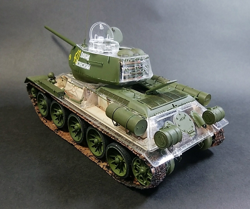 人気激安 ☆AFVクラブ「１／35 ☆ T34/85 1944年 フルインテリア 」製作完成品! - 主力戦車（MBT）
