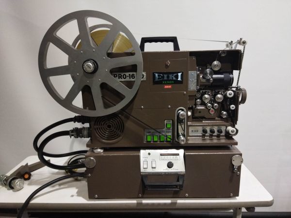 Yahoo!オークション - 【動作確認動画あり】16mm 映写機 動作品 Yahoo!オークション - 【動作確認動画あり】16mm 映写機 動作品