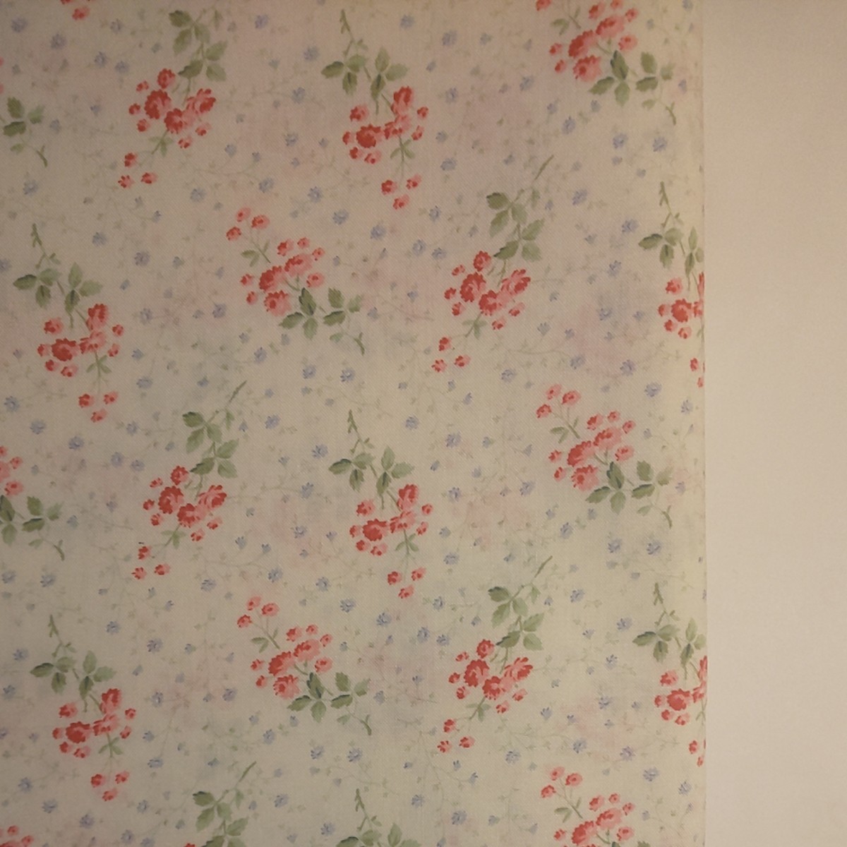 【現品のみ】YUWA シャーティング生地 花柄 ピンク×ブルー 生地巾約108cm×約50cm
