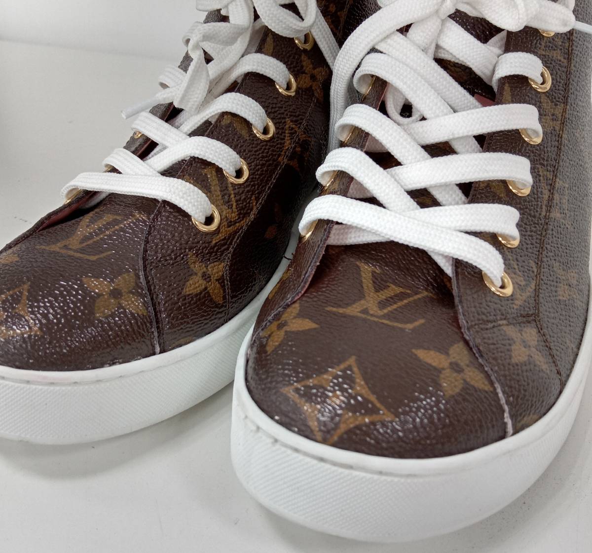 LOUIS VUITTON ルイヴィトン LVロゴ ハイカットスニーカー ゴールド