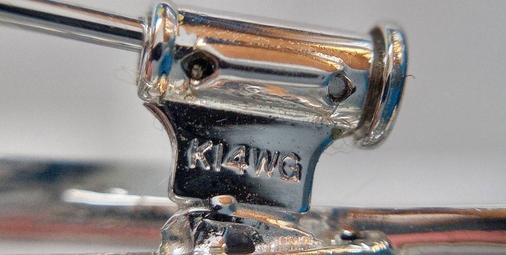 K18 WG K14 WG　5.9g　サファイア 0.80ct　ブローチ_画像7