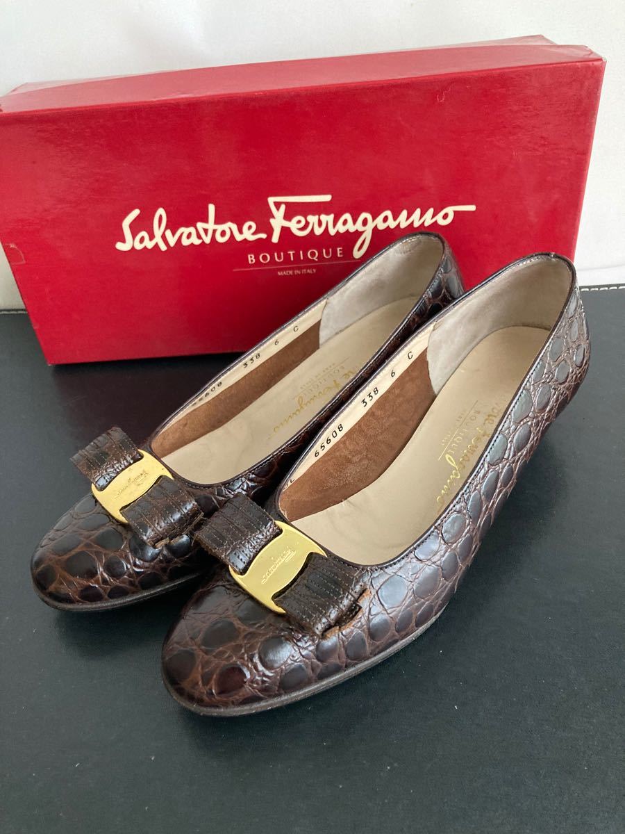 フェラガモ ヴァラ パンプス6C クロコ型押しSalvatore Ferragamo 入学式