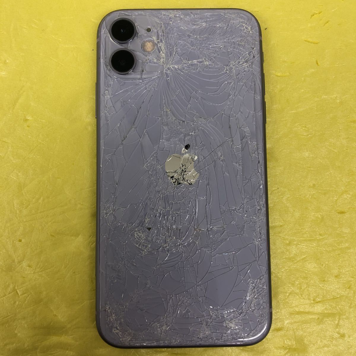 Apple iPhone11 パープル 画面割れ 不起動ジャンク品 9189 Apple iPhone11 パープル 画面割れ 不起動ジャンク品 9189