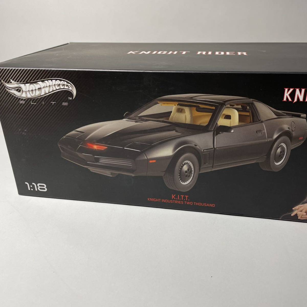 通販格安 ヤフオク! - 未開封 1/18 KNIGHT RIDER K.I.T.T. 2000 ナイト... 送料無料