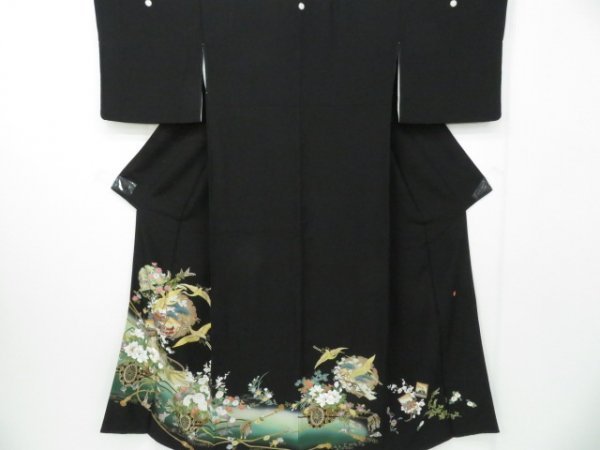 5723139: 黒留袖 落款入り 作家物 『章華』 金駒刺繍 金銀彩 花車に飛