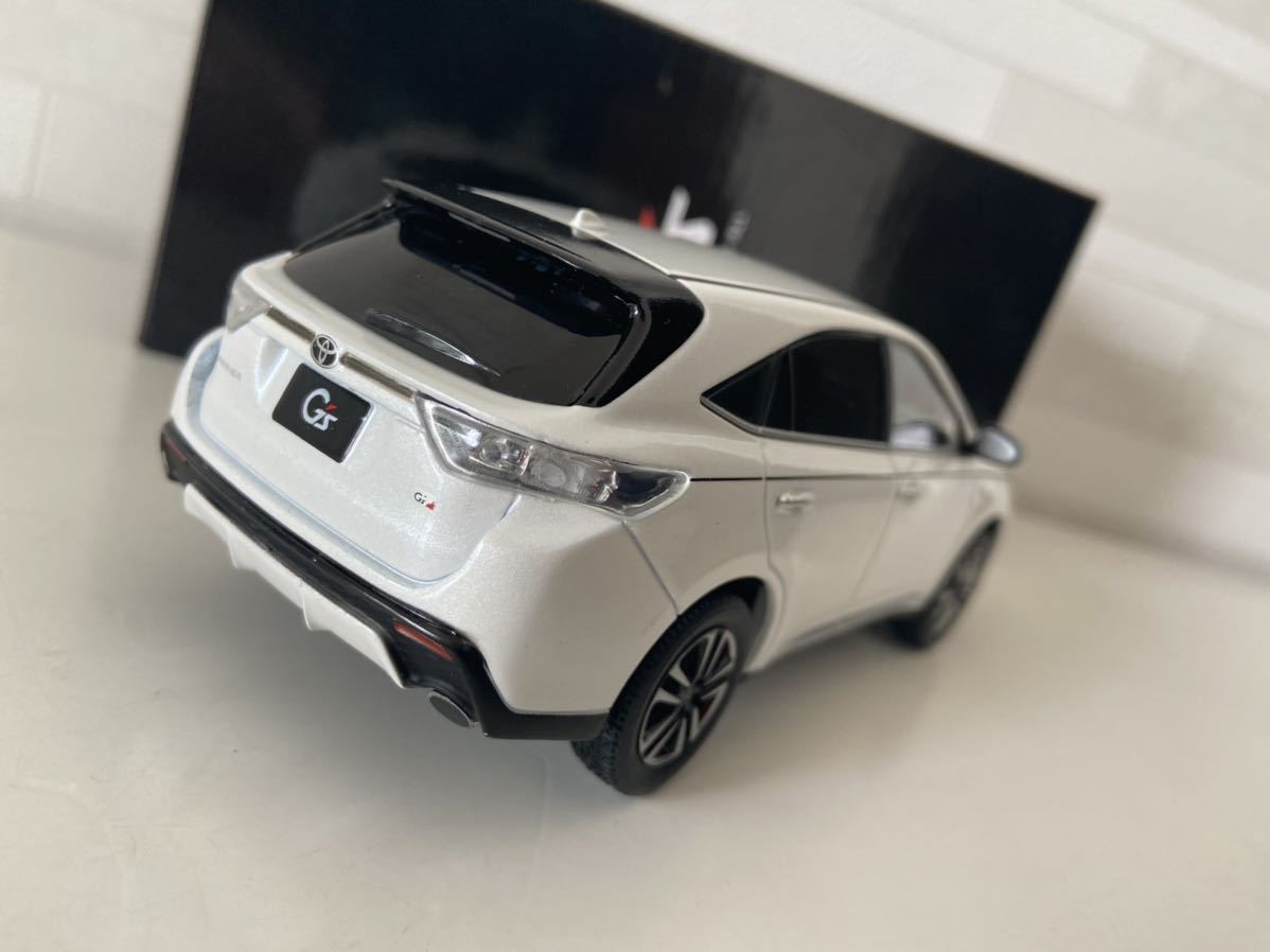即決 カラーサンプル 1/30 トヨタ ハリアー G's ホワイトパールクリスタルシャイン TOYOTA HARRIER 非売品