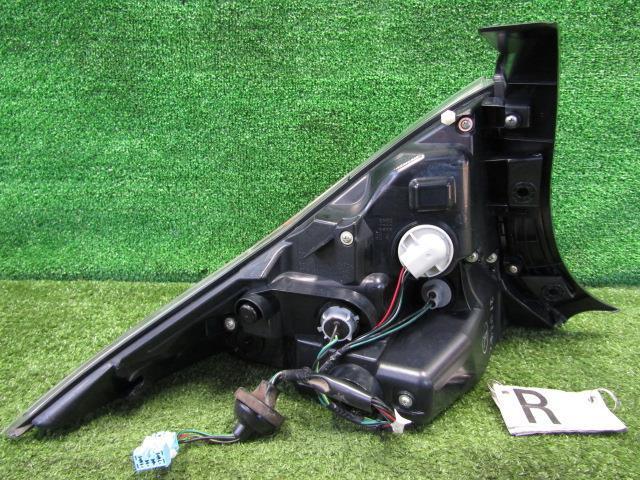 ＣＲ－Ｚ ZF1 右テールランプ P8689 33500-SZT-G03　送料【S1】_画像4