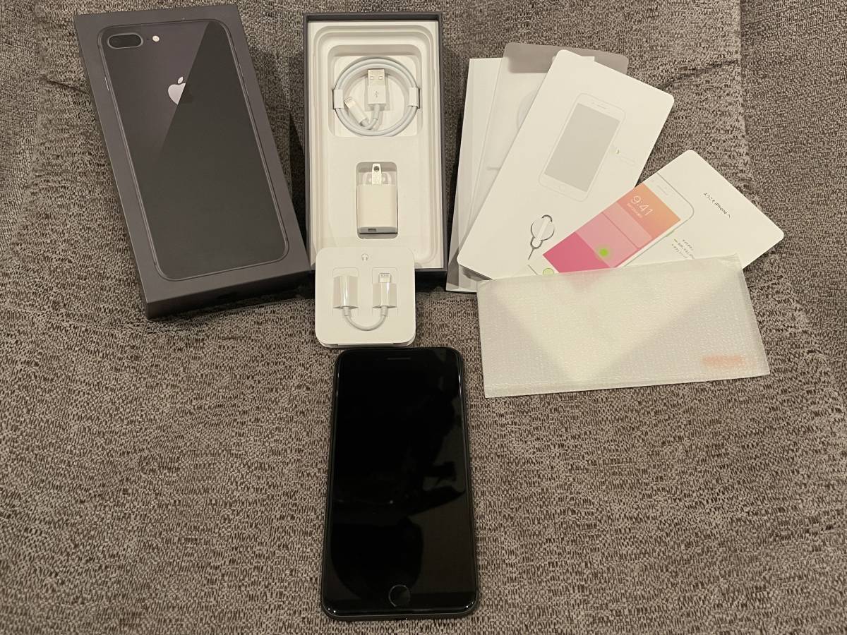 【送料無料】Apple iPhone8 Plus/ 64GB/SpaceGlay/iOS 15.3.1_画像1