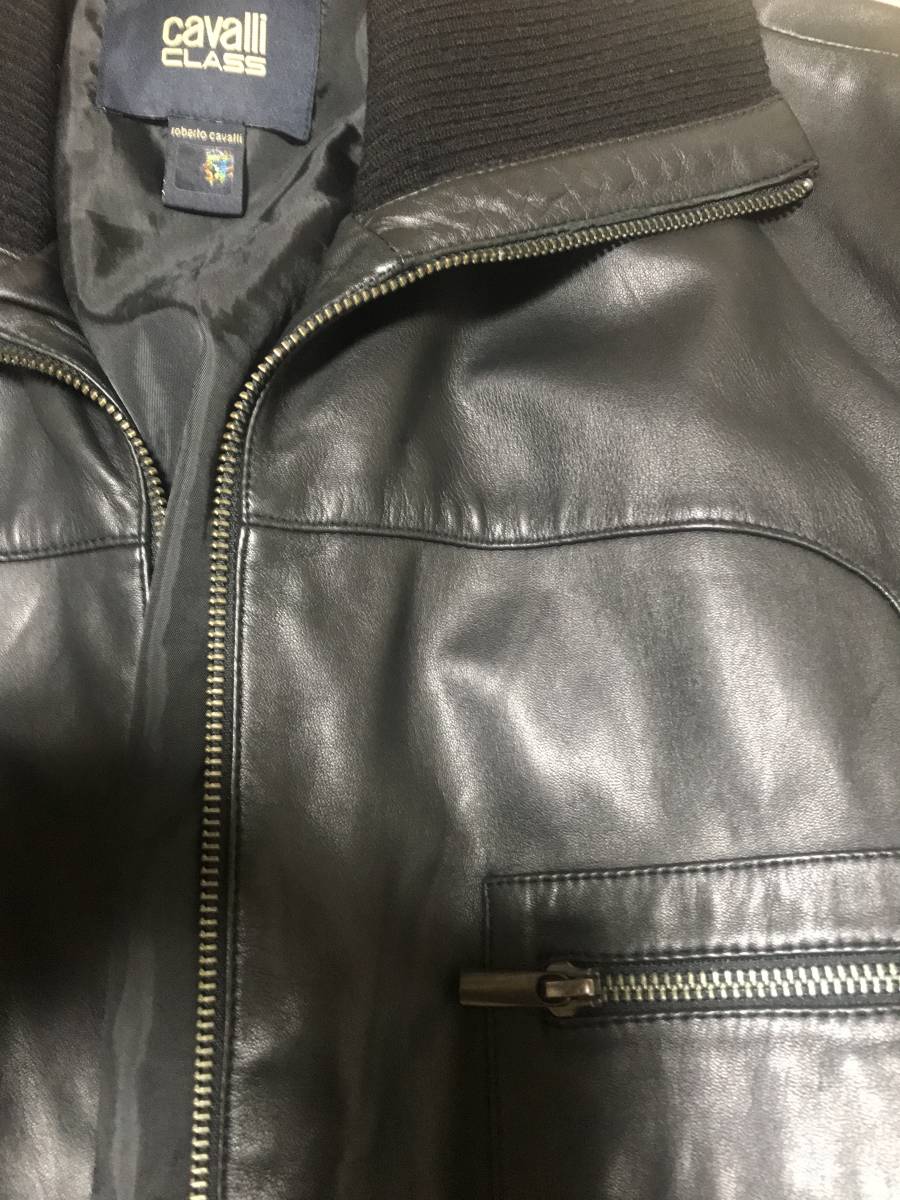 日経トレンディ 美品 ロベルトカヴァリ CLASS roberto cavalli 極上羊革 最高級 ラムレザーボンバージャケット/ライダース 黒/48(ジャストカヴァリ) 日経トレンディ 美品 ロベルトカヴァリ CLASS roberto cavalli 極上羊革 最高級 ラムレザーボンバージャケット/ライダース 黒/48(ジャストカヴァリ)